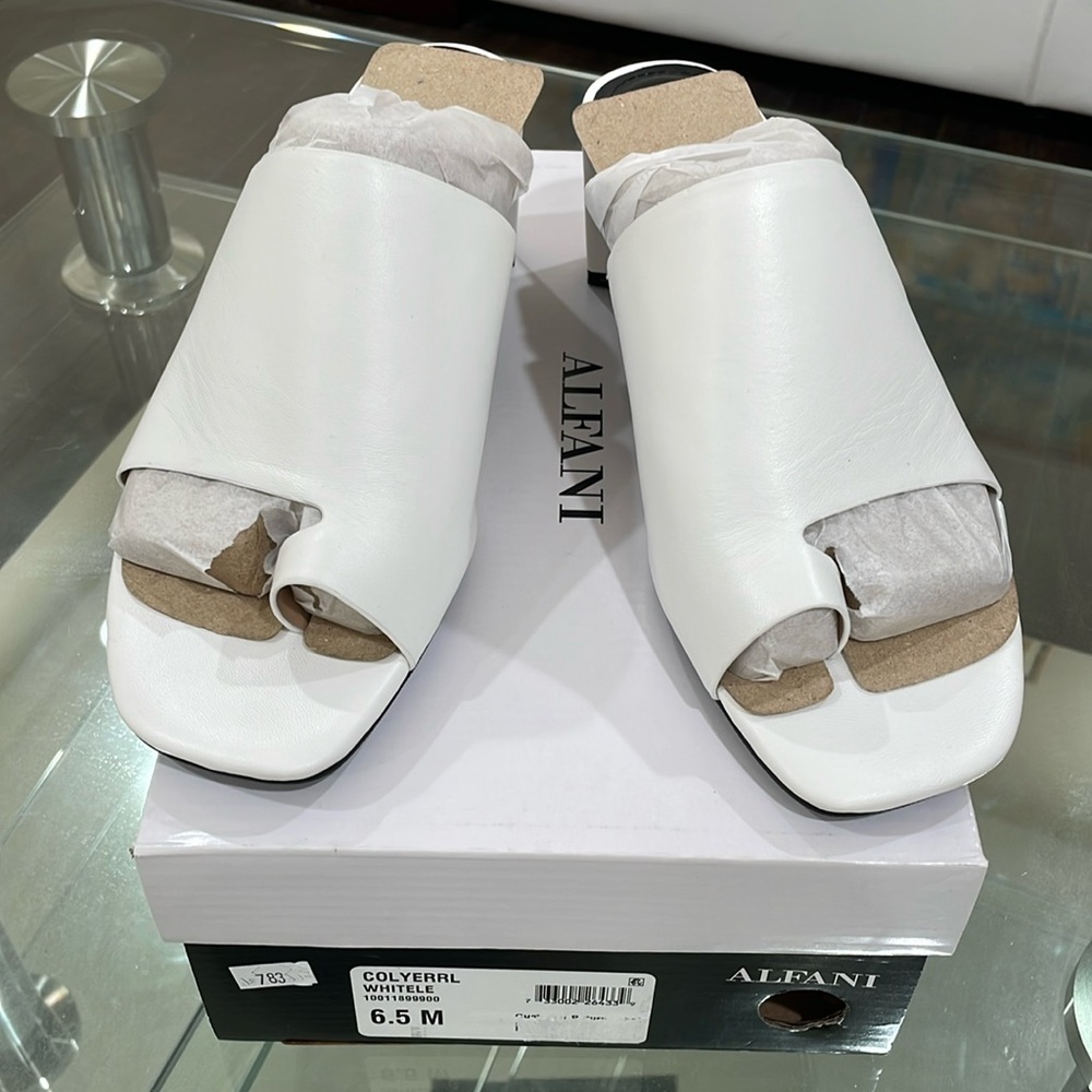 NIB white leather toe thong mule sandals step n flex 3” heel size 6.5 new ALFANI